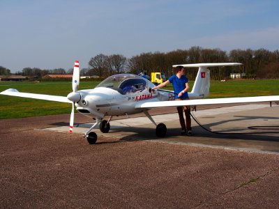 PH-SKM, HOAC DV20 Katana tanking at Hilversum Airport (ICAO EHHV), photo5
