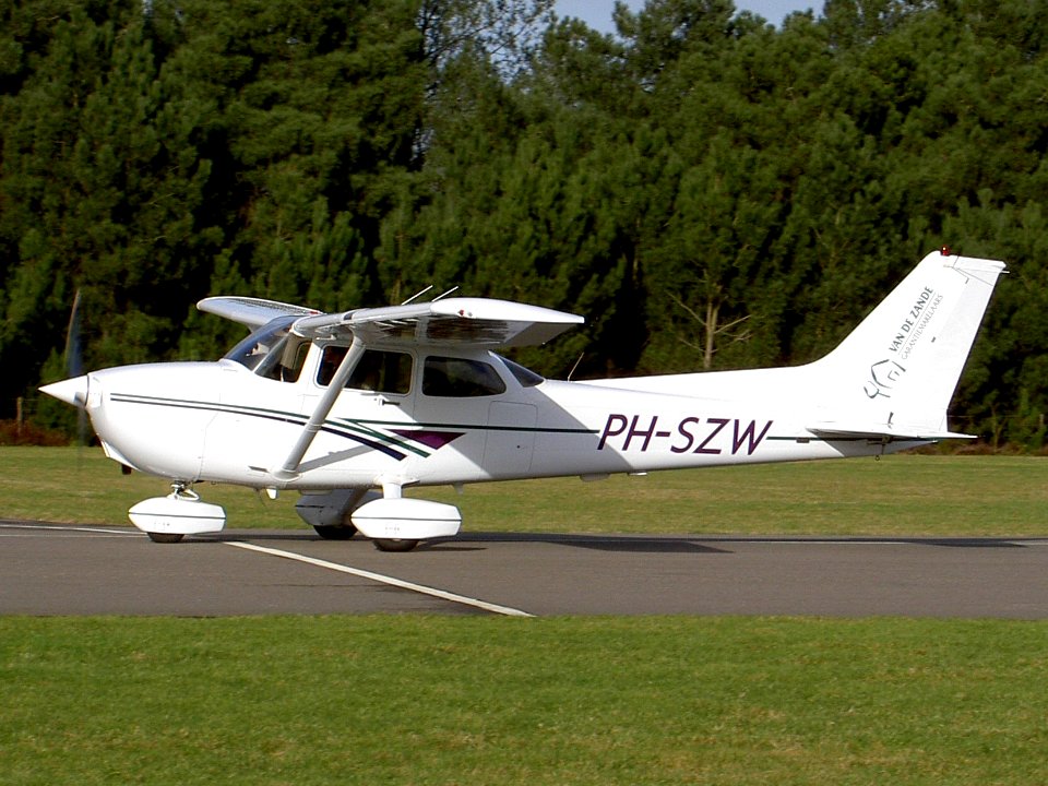 PH-SZW Cessna 172 S pic1
