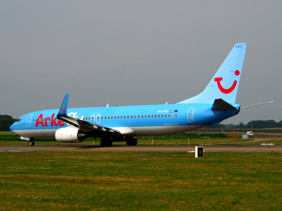 PH-TFB ArkeFly Boeing 737-8K5(WL) - cn 35149 taxiing 13juli2013 pic-003