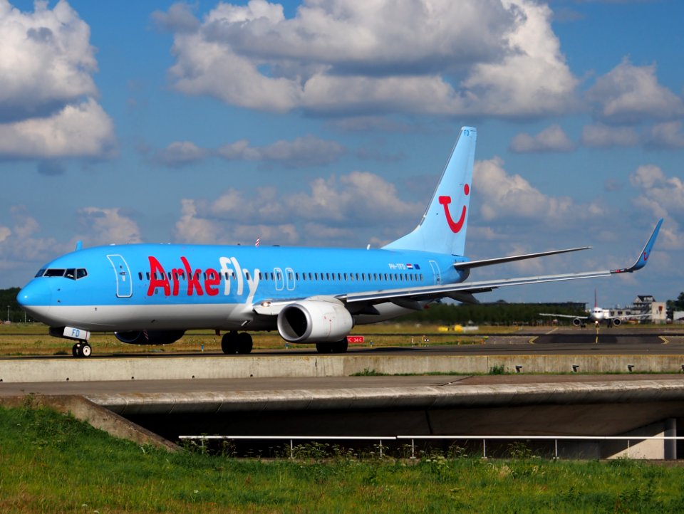 PH-TFD ArkeFly Boeing 737-86N(WL) - cn 38014 taxiing, 25august2013 pic-002