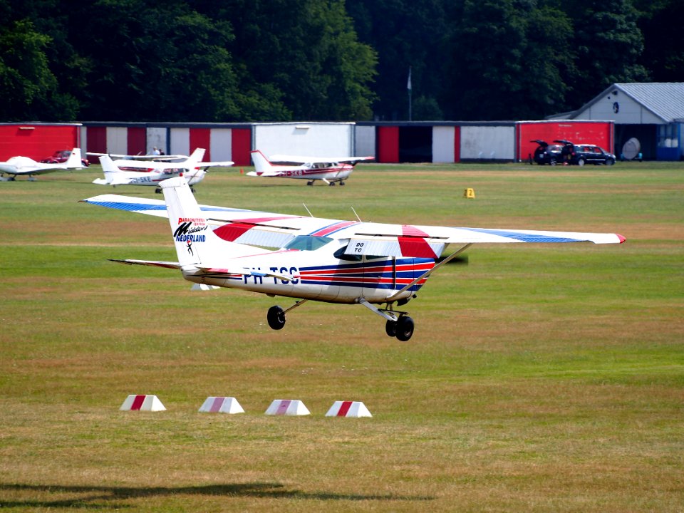 PH-TGC (ex PH-AXS), Cessna 182R Skylane II, at Hilversum Airport (ICAO EHHV), photo11