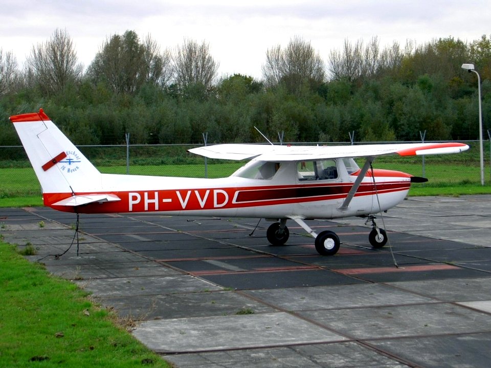 PH-VVD Reims F150M Rotterdam The Hague Airport, November 2004