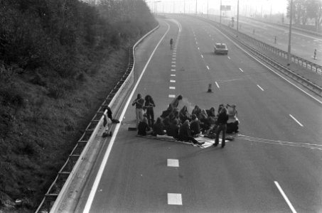 Picknicken op een autosnelweg, Bestanddeelnr 926-8033