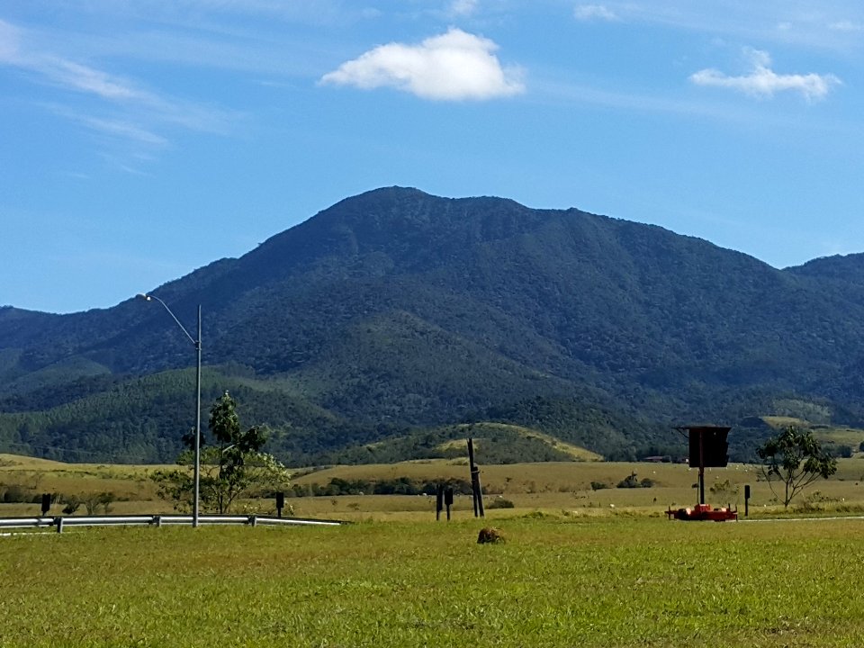 Pico Agudo visto da Rodovia Floriano Rodrigues Pinheiro