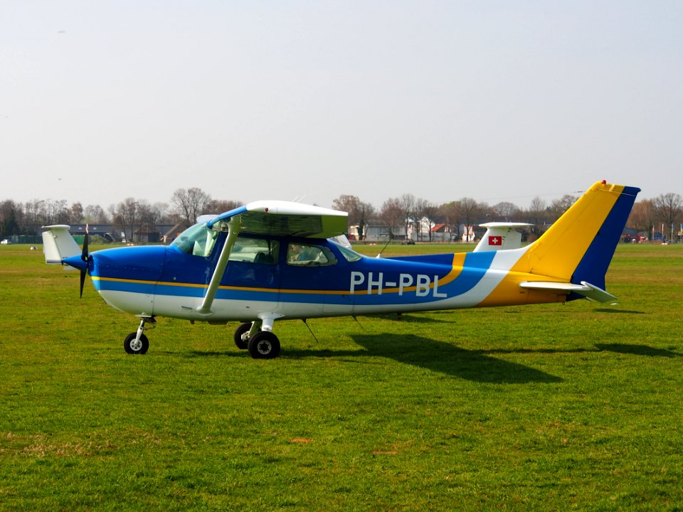 PH-PBL, Cessna 172M Skyhawk at Hilversum Airport (ICAO EHHV), photo2