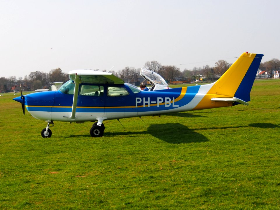 PH-PBL, Cessna 172M Skyhawk at Hilversum Airport (ICAO EHHV), photo1