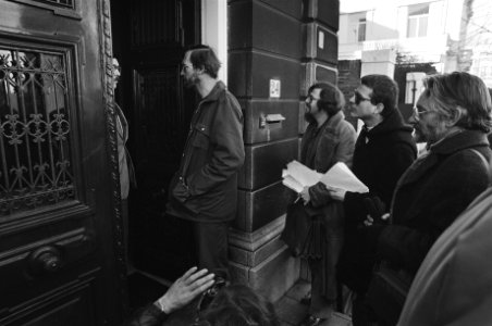 Picket-line voor Poolse ambassade in Den Haag door het Polen Comite en hadden ge, Bestanddeelnr 931-9107