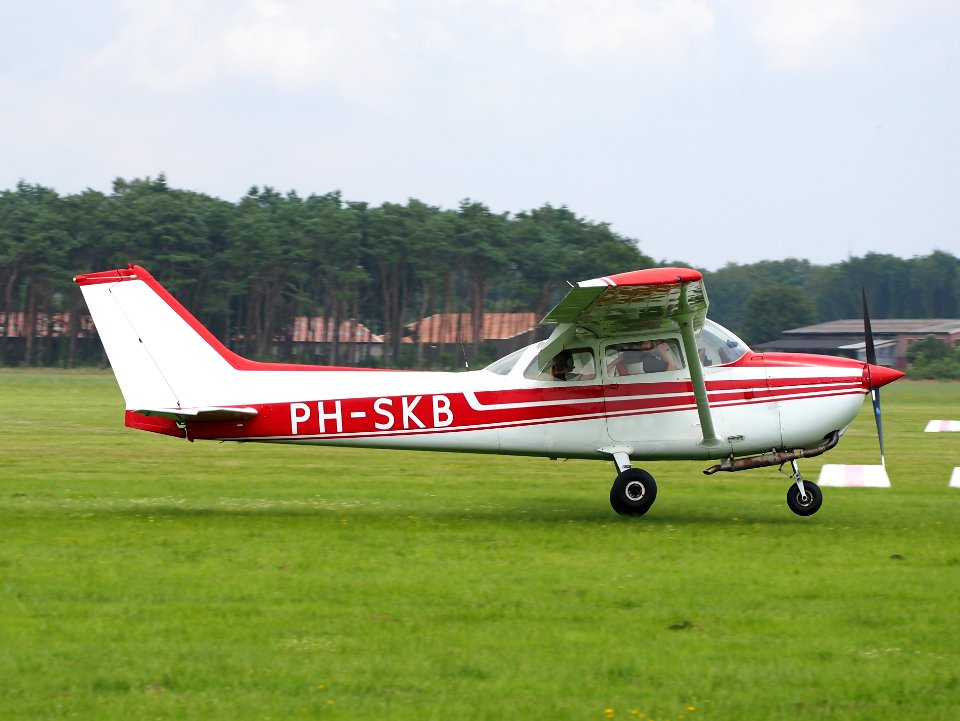 PH-SKB Reims F172N Skyhawk II at Hilversum Airport (ICAO EHHV) photo4