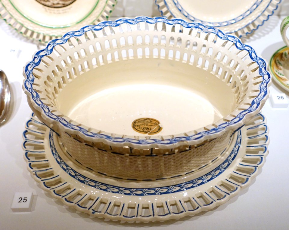Pierced fruit basket with stand, owner's mark of King Karl XIII, Rorstrand, 1809-1818, creamware with blue decoration - Nordiska museet - Stockholm, Sweden - DSC09804