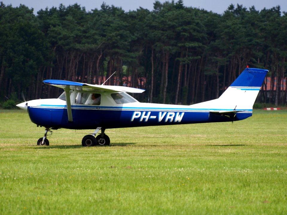 PH-VRW Reims Cessna FA150K Aerobat at Hilversum Airport (ICAO EHHV), photo1