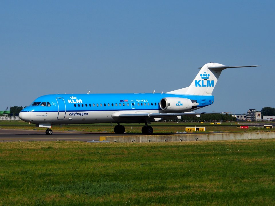 PH-WXA KLM Cityhopper Fokker F70 - cn 11570 taxiing 21july2013 pic-002