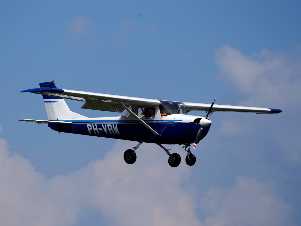 PH-VRW Reims Cessna FA150K Aerobat at Hilversum Airport (ICAO EHHV), photo6