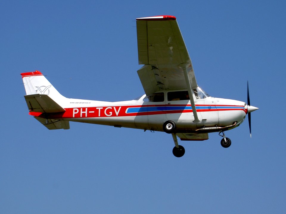 PH-TGV Reims F172N p1
