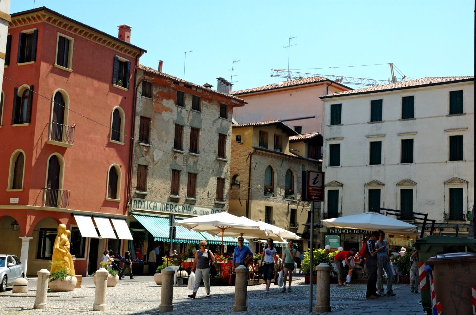 Piazza-Ancillotto-Treviso-20050528-011