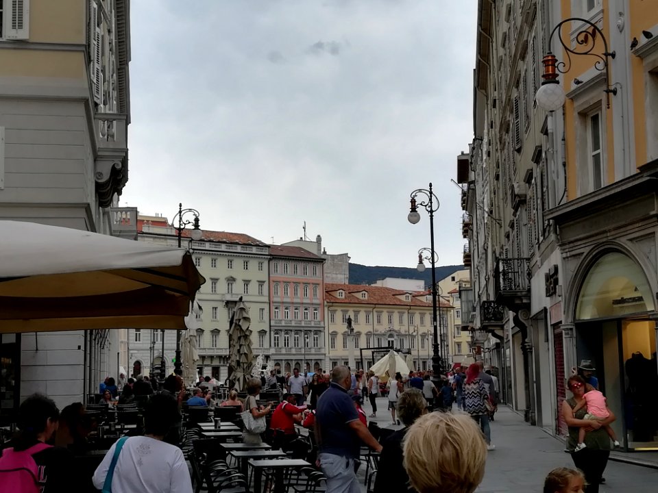 Piazza della Borsa (Trieste) 03