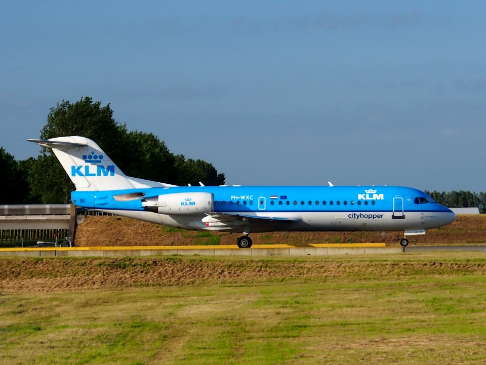 PH-WXC KLM Cityhopper Fokker F70 - cn 11574 pic1