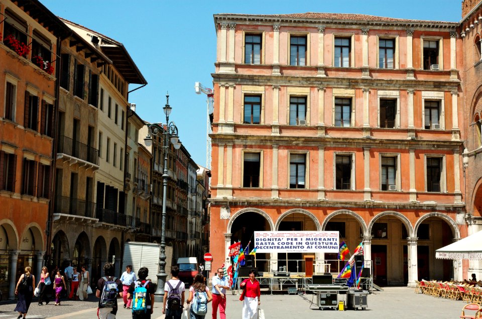 Piazza-dei-Signori-Treviso-20050528-012