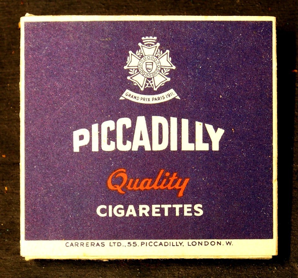 Piccadilly cigarettes frontside
