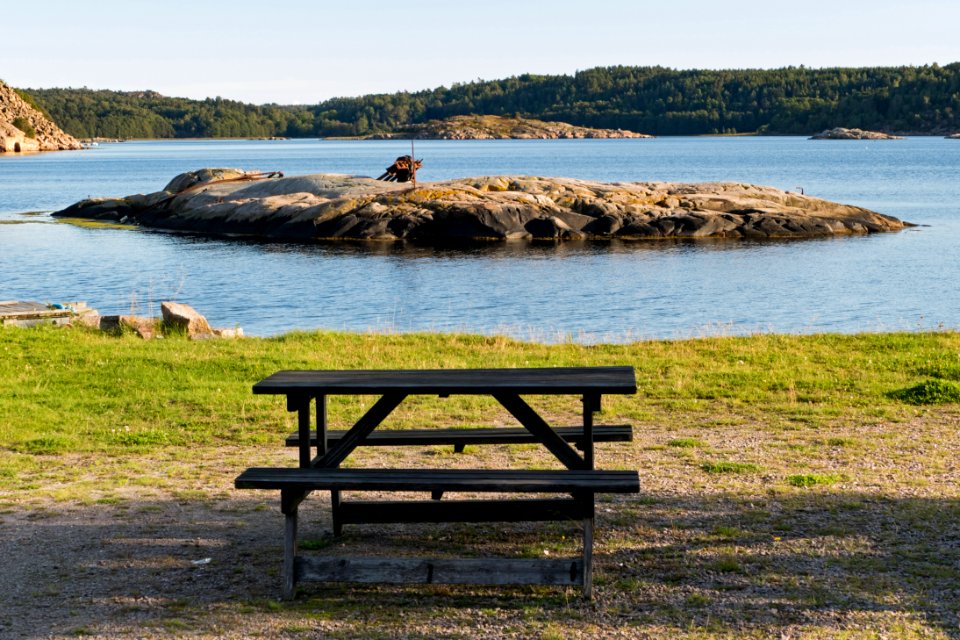 Picnic bench at Lahälla 1
