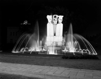 Philipsmonument in Eindhoven onthuld verlichting, Bestanddeelnr 908-9531