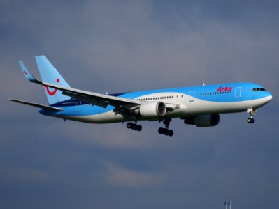 PH-OYI landing at Schiphol (AMS - EHAM), The Netherlands, pic2