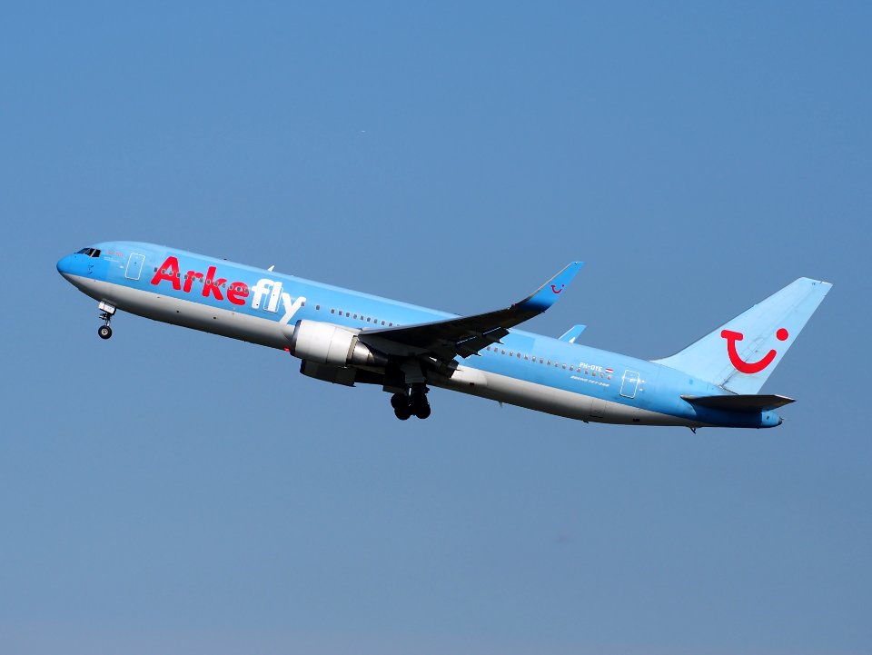 PH-OYE Arkefly Boeing 767-300 takeoff from Schiphol (AMS - EHAM), The Netherlands, 18may2014, pic-2