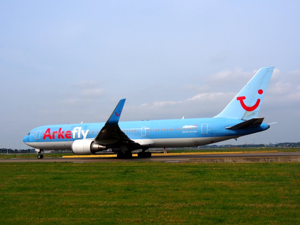 PH-OYI ArkeFly Boeing 767-304(ER)(WL) - cn 29138 taxiing 14july2013 pic-005