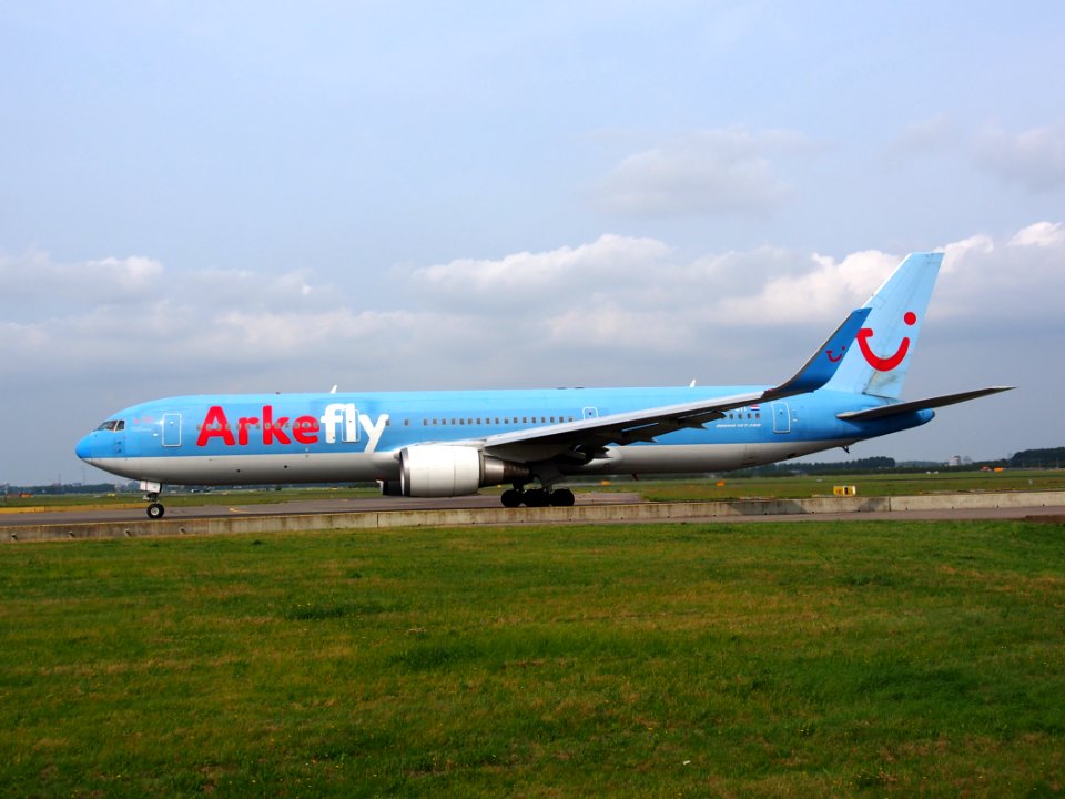 PH-OYI ArkeFly Boeing 767-304(ER)(WL) - cn 29138 taxiing 14july2013 pic-004