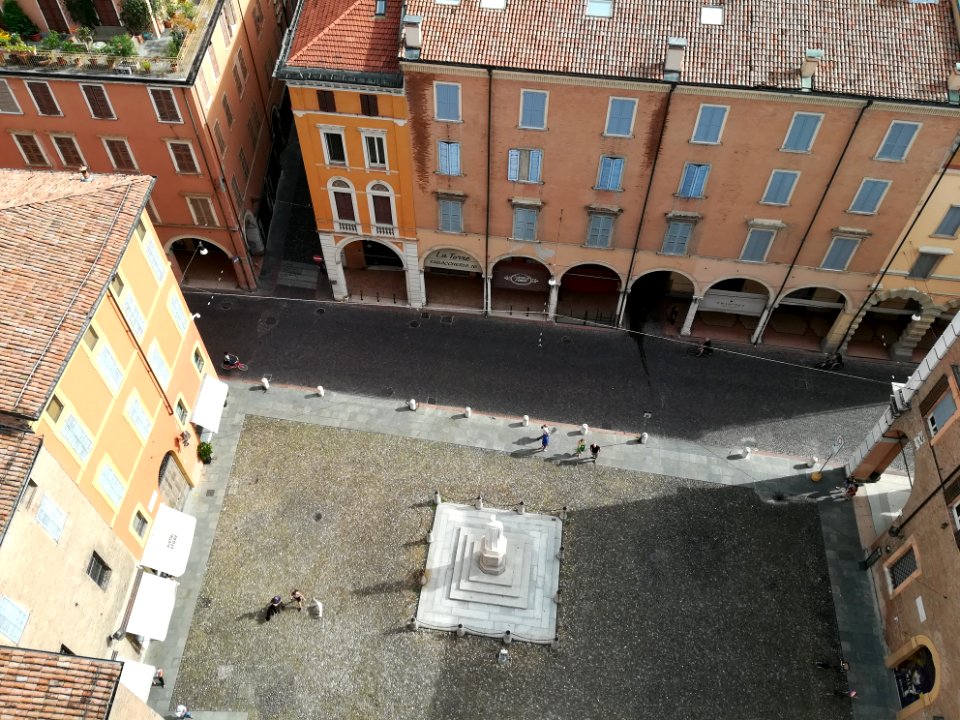 Piazza della Torre 03