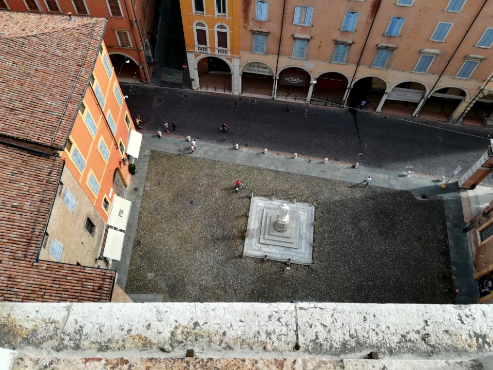 Piazza della Torre 01
