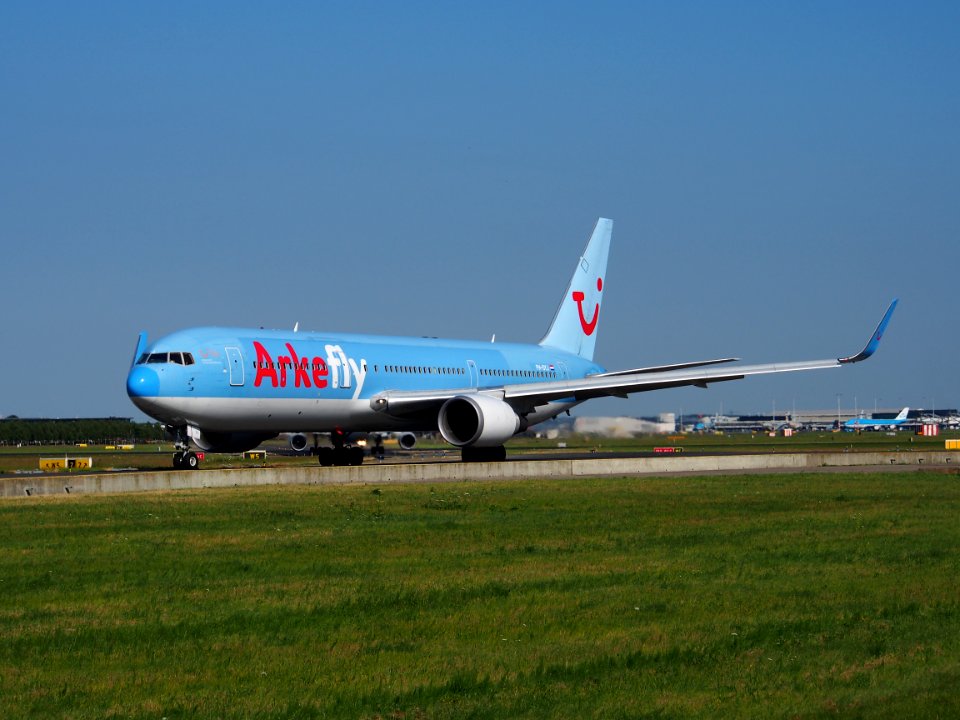 PH-OYJ ArkeFly Boeing 767-304(ER)(WL) - cn 29384, taxiing 21july2013 pic-001