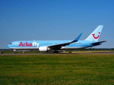 PH-OYJ ArkeFly Boeing 767-304(ER)(WL) - cn 29384, taxiing 21july2013 pic-003
