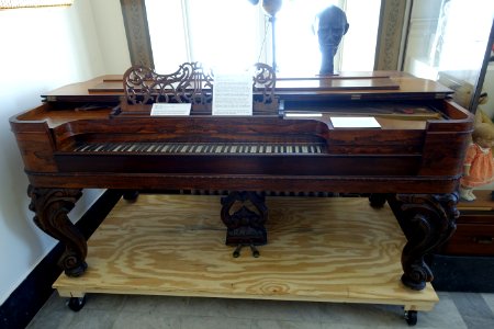 Piano, Kurtzman & Hinze, Buffalo, New York, c. 1865 - Bennington Museum - Bennington, VT - DSC08534