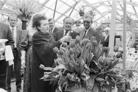 Pianist Vladimir Morowitz en echtgenote op bezoek in Keukenhof, Bestanddeelnr 933-9893
