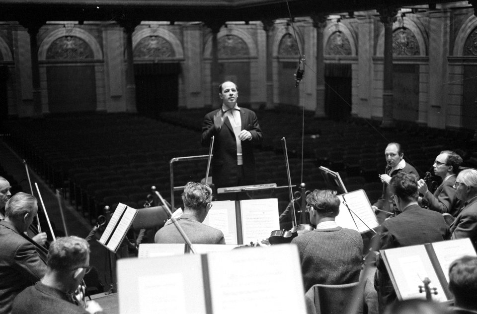 Pierre Boulez gastdirigent bij het Concertgebouworkest, tijdens de repetitie, Bestanddeelnr 914-7936
