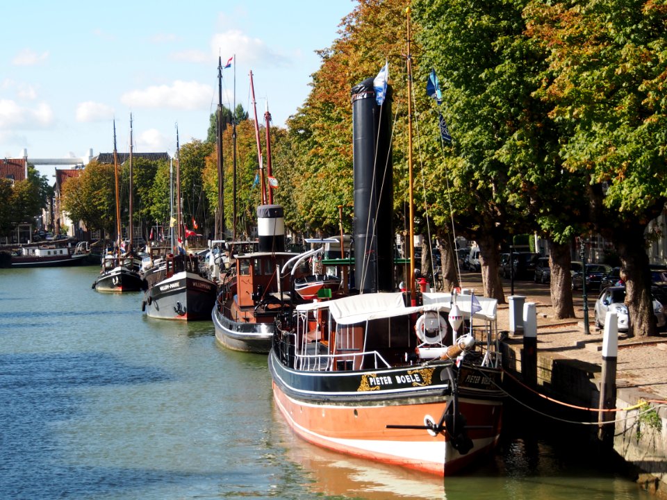 Pieter Boele (tugboat, 1893), ENI 02302244, Stoomsleepboot in binnenhaven - Dordrecht pic3