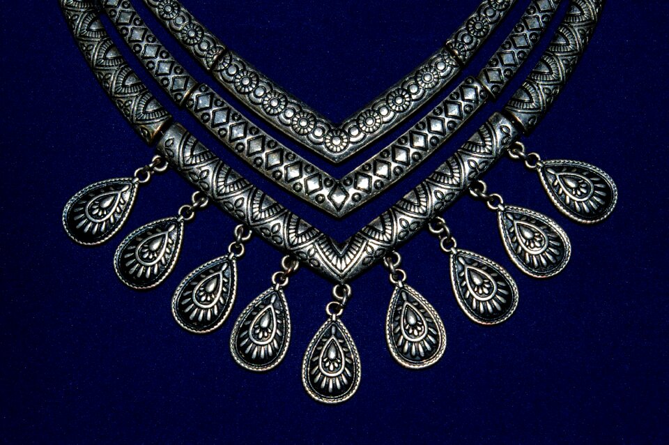 Decorative chain woman