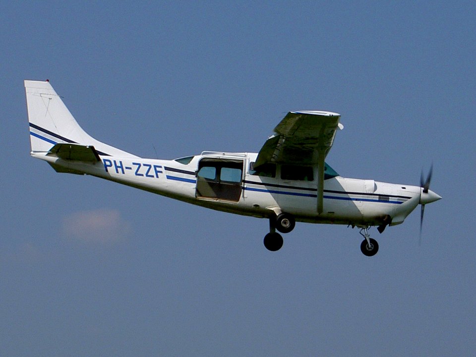 PH-ZZF Cessna T207-A Soloy p2