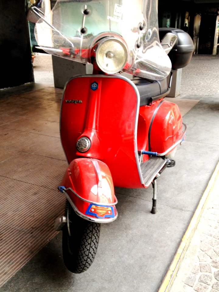 Piaggio Vespa red in Avellino