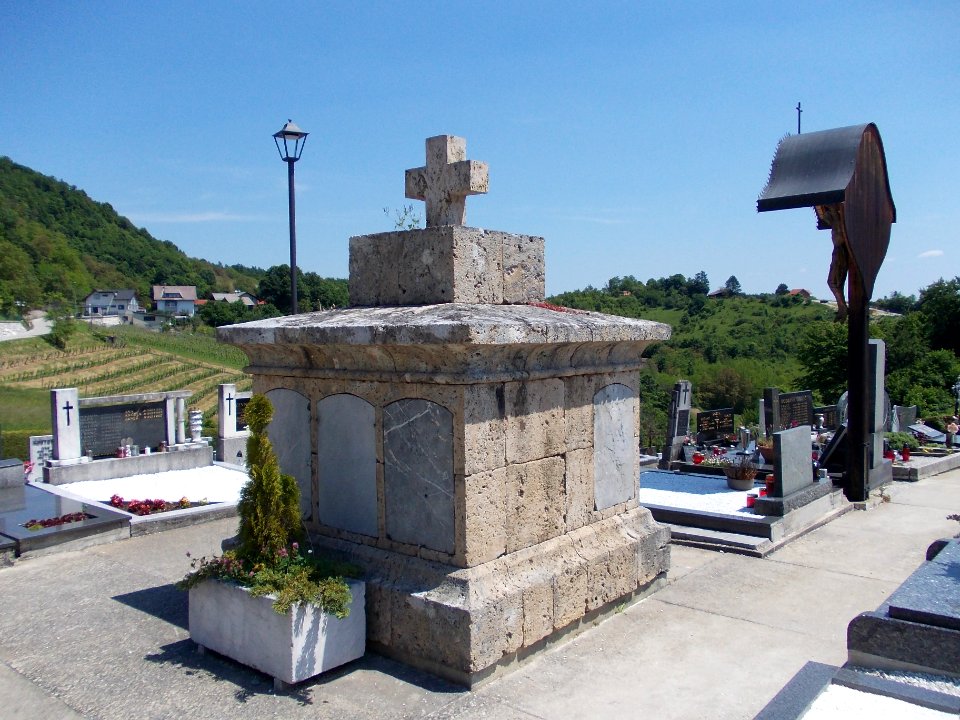 Pišece Cemetery 03