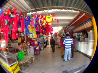 Piñatas en Mercado Pedro Arguelles