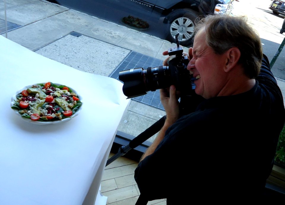 Photographer Pim Van Hemmen shooting a plate of food