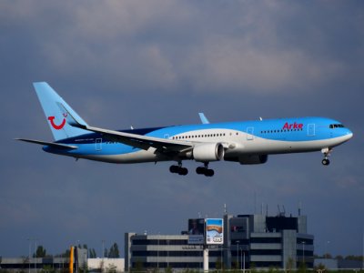 PH-OYI landing at Schiphol (AMS - EHAM), The Netherlands, pic4