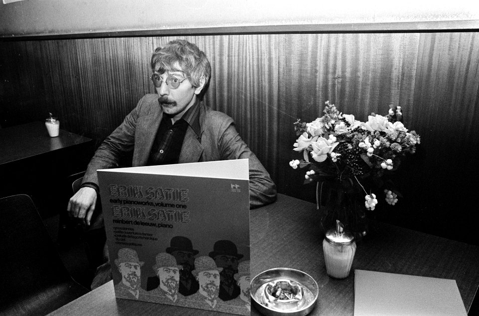 Pianist Reinbert de Leeuw presenteert LP, Bestanddeelnr 928-2106
