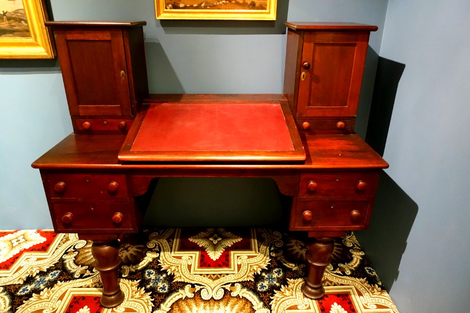 Piano sitting desk, by Stephen Smith, Boston, c. 1850s, mahogany - Cape Ann Museum - Gloucester, MA - DSC01228