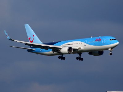 PH-OYI landing at Schiphol (AMS - EHAM), The Netherlands, pic1