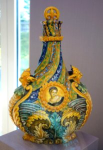 Pilgrim flask and stopper, Urbino, Italy, maiolica - California Palace of the Legion of Honor - DSC07644