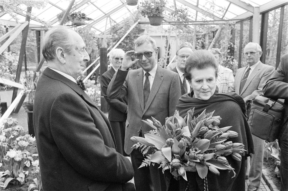 Pianist Vladimir Morowitz en echtgenote op bezoek in Keukenhof, Bestanddeelnr 933-9892