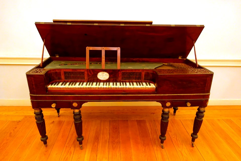 Piano by Antonio Jose Pedrosa, Portugal, 1800s - Museu Nacional de Soares dos Reis - Porto, Portugal - DSC00594