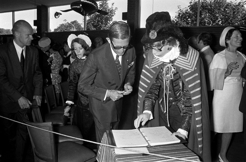 Pieter van Vollenhoven opent Iraanse expositie in Madurodam, Bestanddeelnr 926-6291